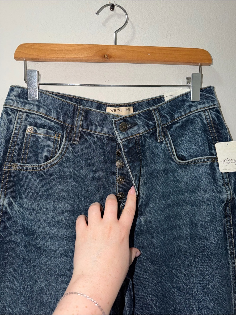 FREE PEOPLE We The Free Good Luck Mid-Rise Barrel Jean Size 25 In Deep End Boho - Picture 6 of 7